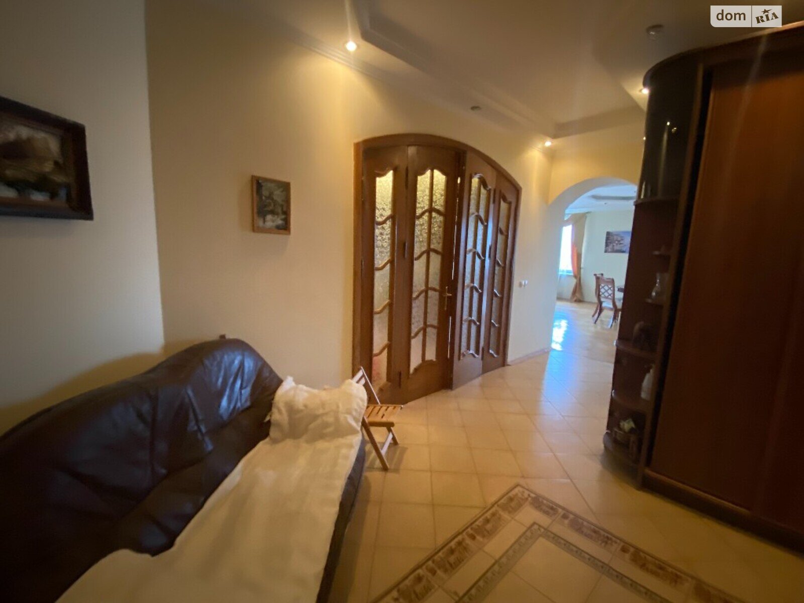 трехкомнатная квартира в Львове, район Франковский, на ул. Рудницкого Академика 21 в аренду на долгий срок помесячно фото 1