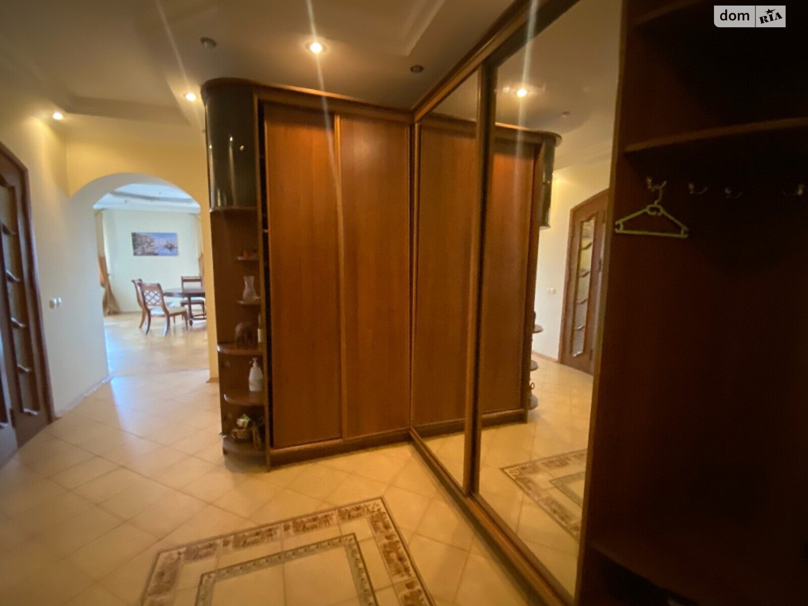 трехкомнатная квартира в Львове, район Франковский, на ул. Рудницкого Академика 21 в аренду на долгий срок помесячно фото 1