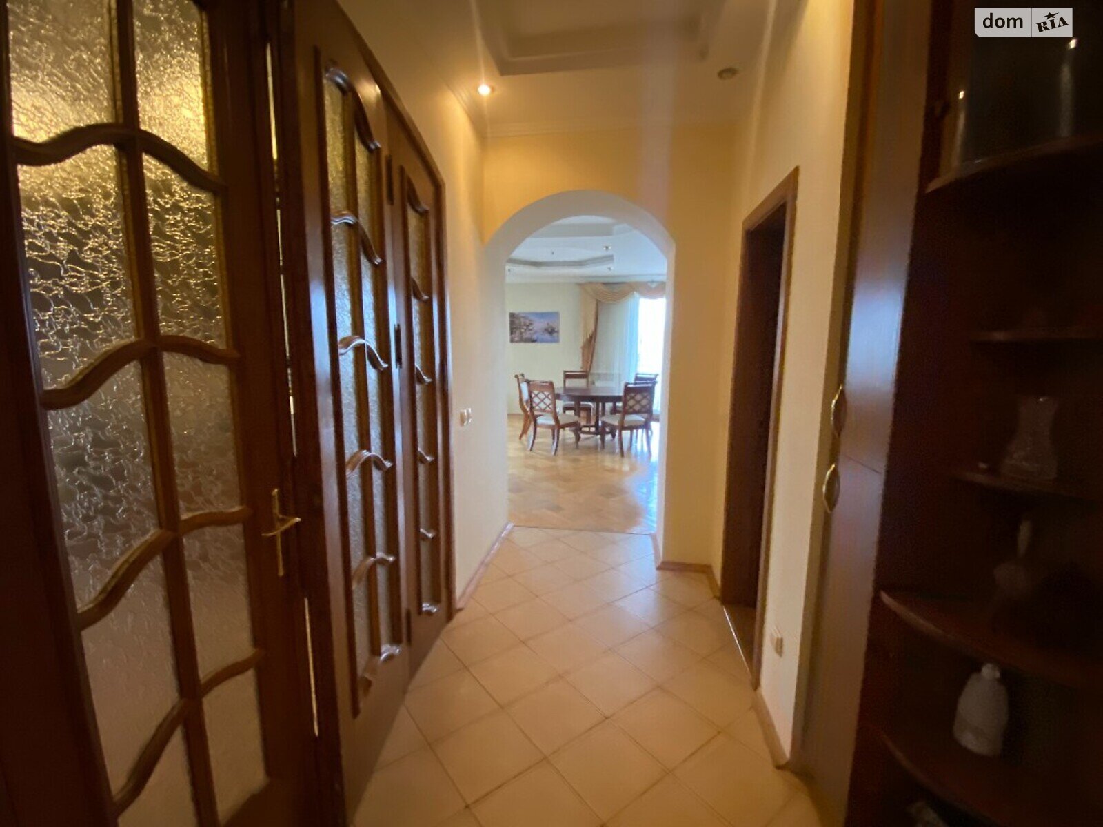 трехкомнатная квартира в Львове, район Франковский, на ул. Рудницкого Академика 21 в аренду на долгий срок помесячно фото 1