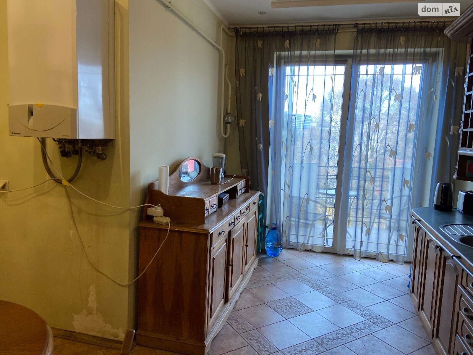 трехкомнатная квартира в Львове, район Франковский, на ул. Рудницкого Академика 21 в аренду на долгий срок помесячно фото 1