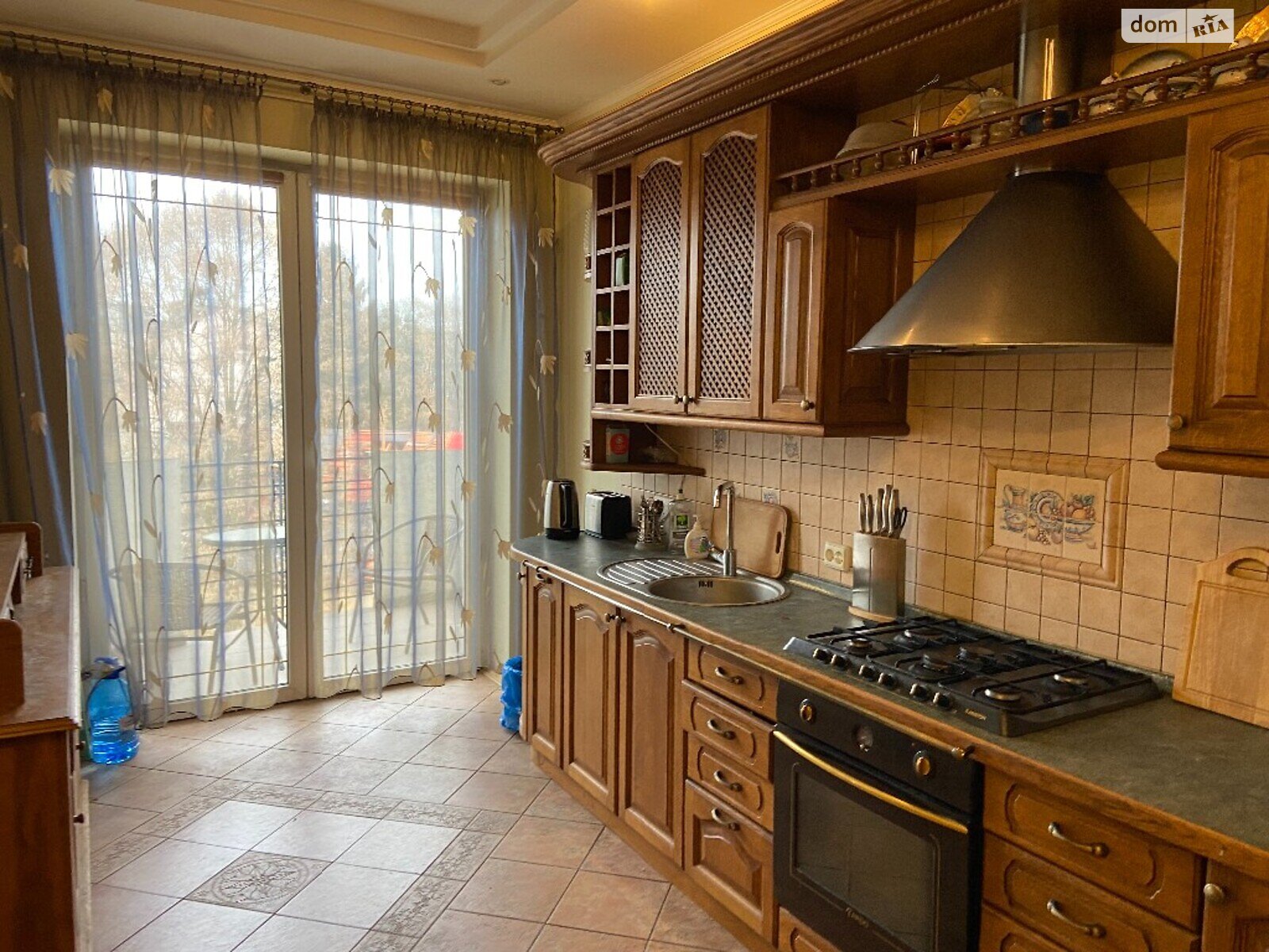 трехкомнатная квартира в Львове, район Франковский, на ул. Рудницкого Академика 21 в аренду на долгий срок помесячно фото 1