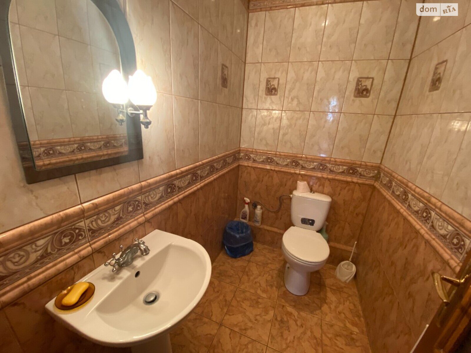 трехкомнатная квартира в Львове, район Франковский, на ул. Рудницкого Академика 21 в аренду на долгий срок помесячно фото 1