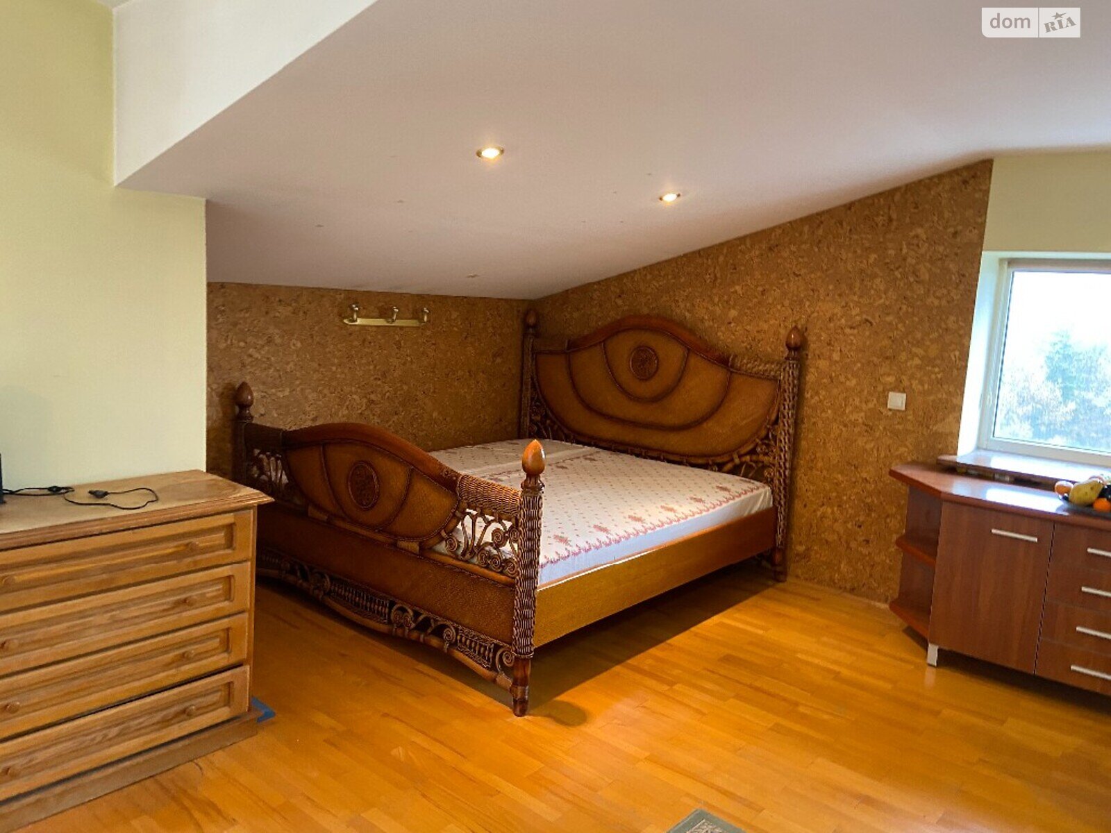 трехкомнатная квартира в Львове, район Франковский, на ул. Рудницкого Академика 21 в аренду на долгий срок помесячно фото 1