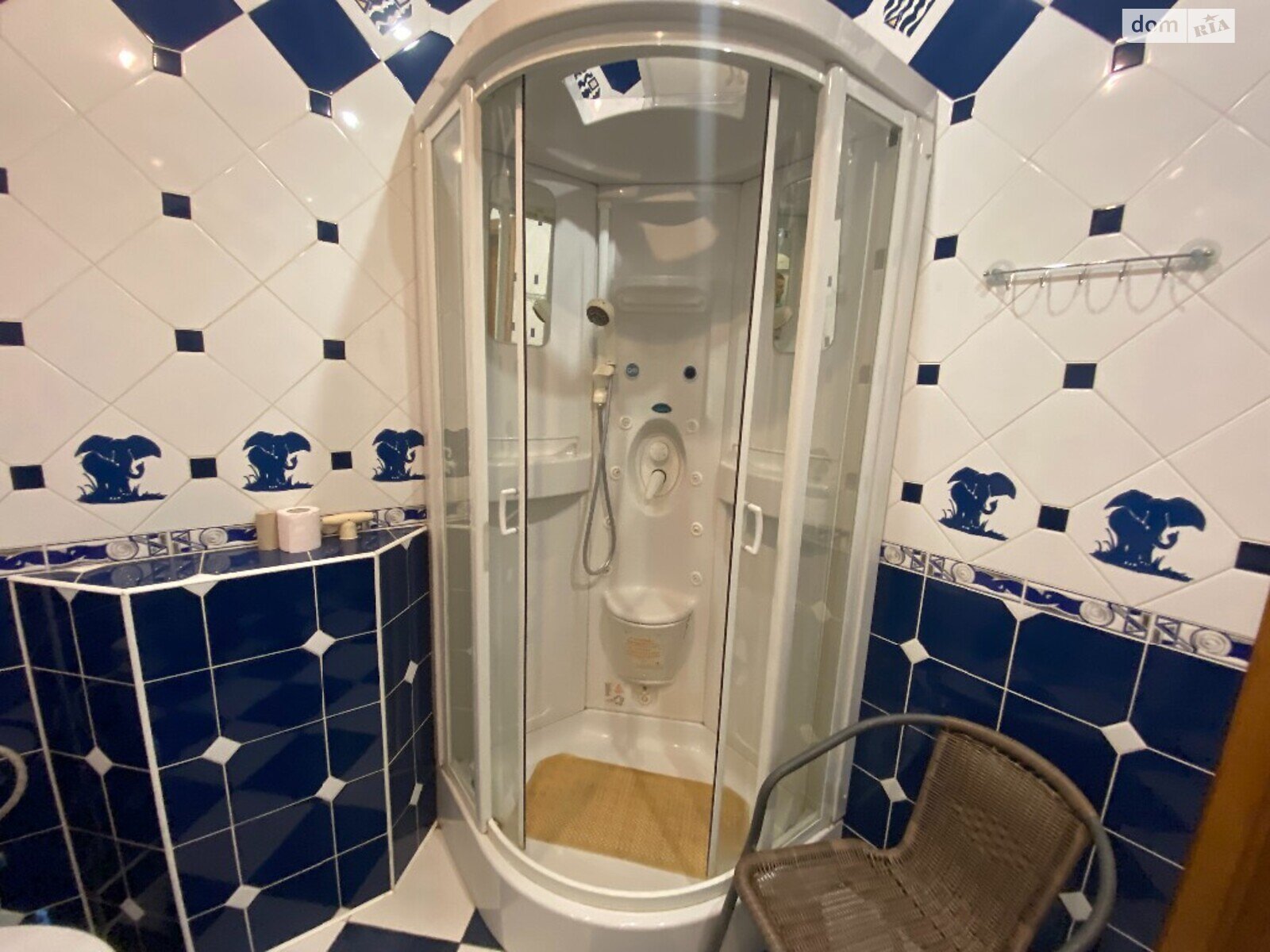 трехкомнатная квартира в Львове, район Франковский, на ул. Рудницкого Академика 21 в аренду на долгий срок помесячно фото 1