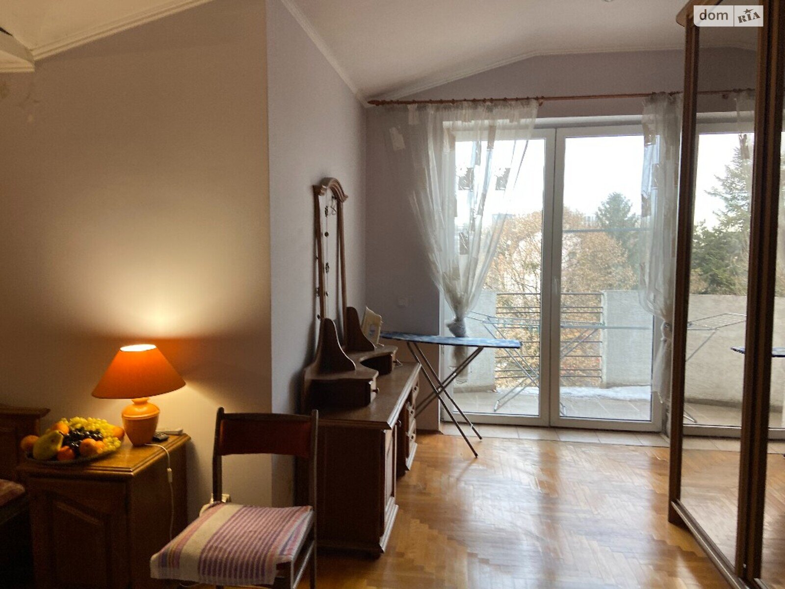 трехкомнатная квартира в Львове, район Франковский, на ул. Рудницкого Академика 21 в аренду на долгий срок помесячно фото 1