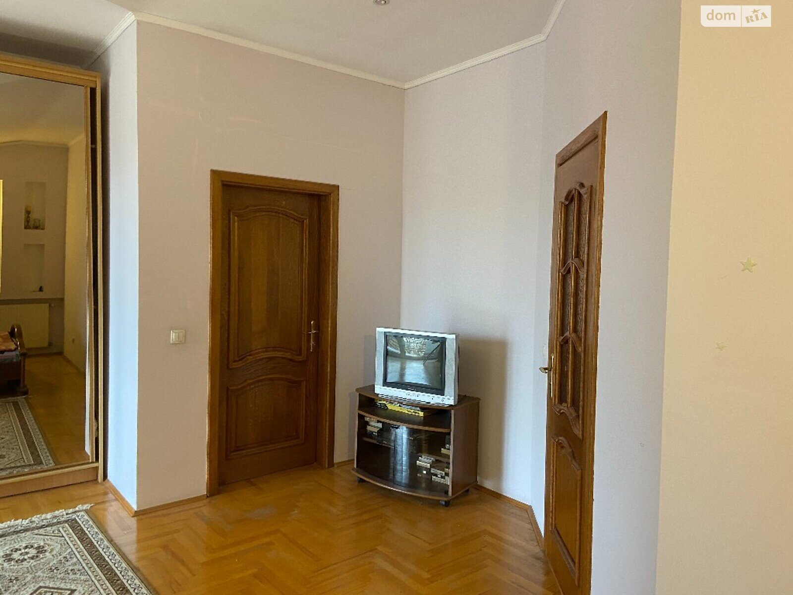 трехкомнатная квартира в Львове, район Франковский, на ул. Рудницкого Академика 21 в аренду на долгий срок помесячно фото 1