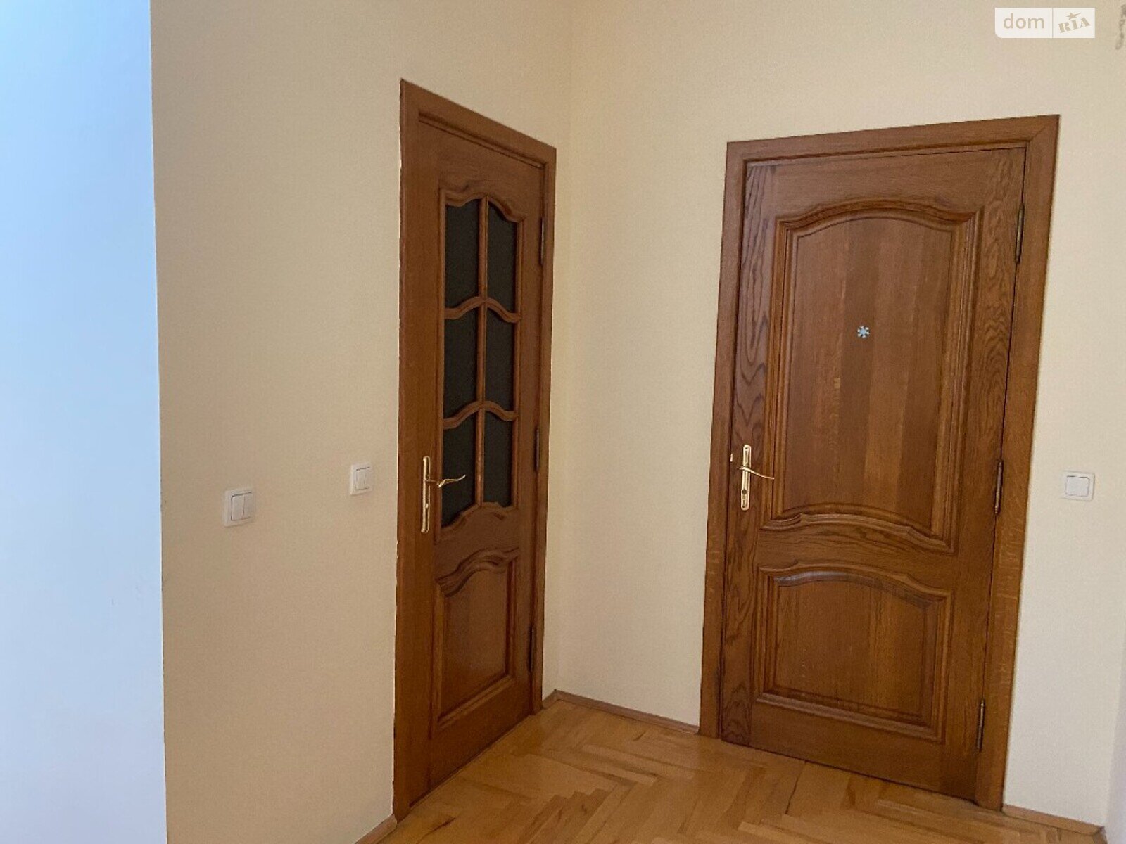 трехкомнатная квартира в Львове, район Франковский, на ул. Рудницкого Академика 21 в аренду на долгий срок помесячно фото 1