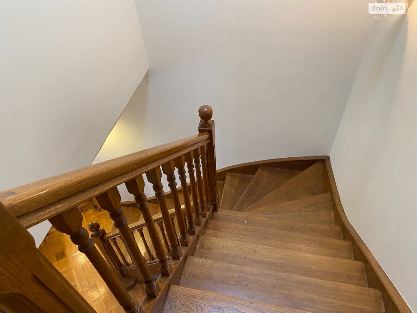 трехкомнатная квартира в Львове, район Франковский, на ул. Рудницкого Академика 21 в аренду на долгий срок помесячно фото 1