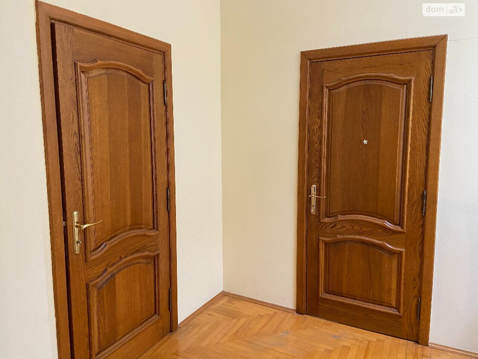 трехкомнатная квартира в Львове, район Франковский, на ул. Рудницкого Академика 21 в аренду на долгий срок помесячно фото 1