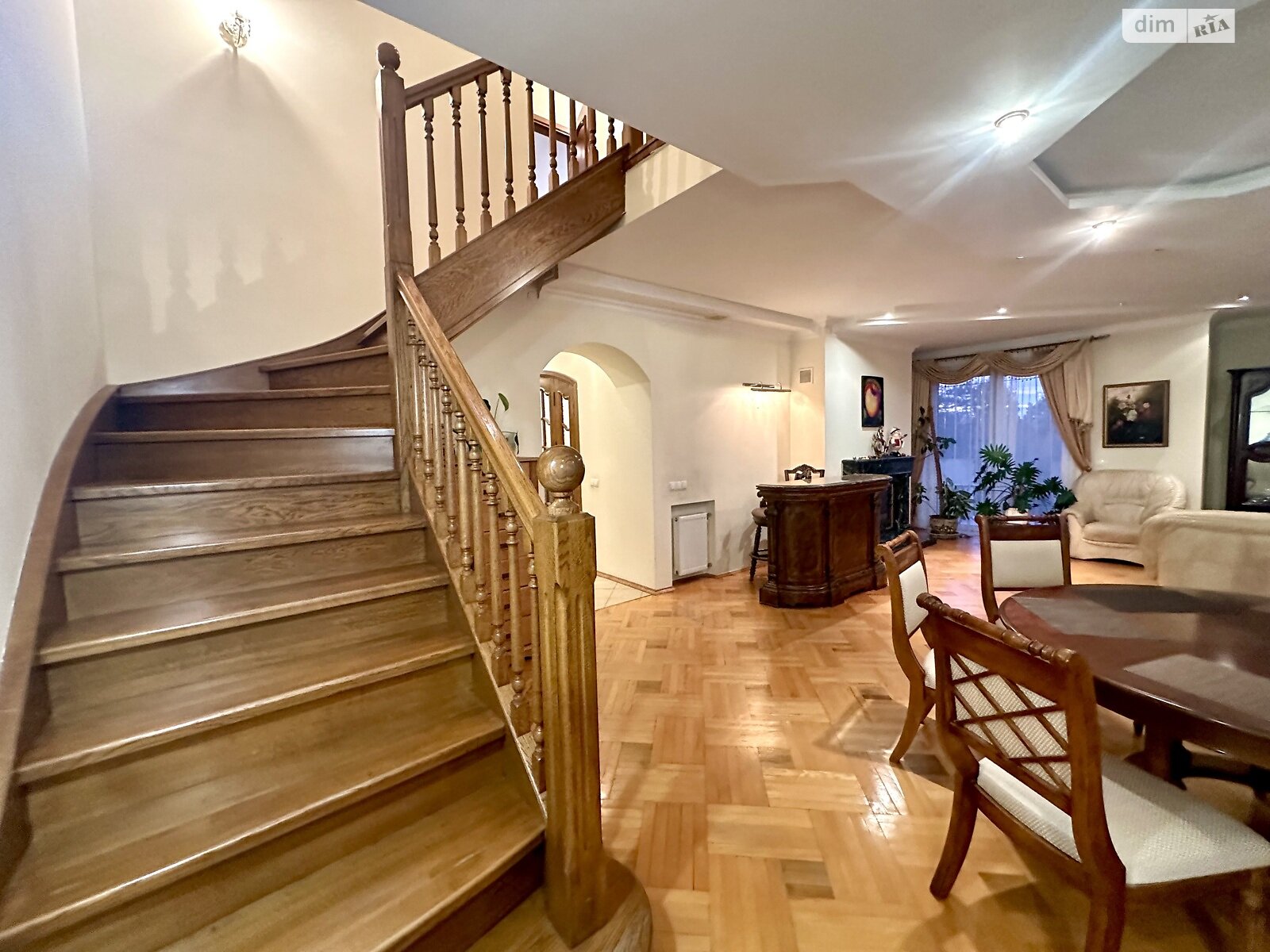 трехкомнатная квартира в Львове, район Франковский, на ул. Рудницкого Академика 21 в аренду на долгий срок помесячно фото 1