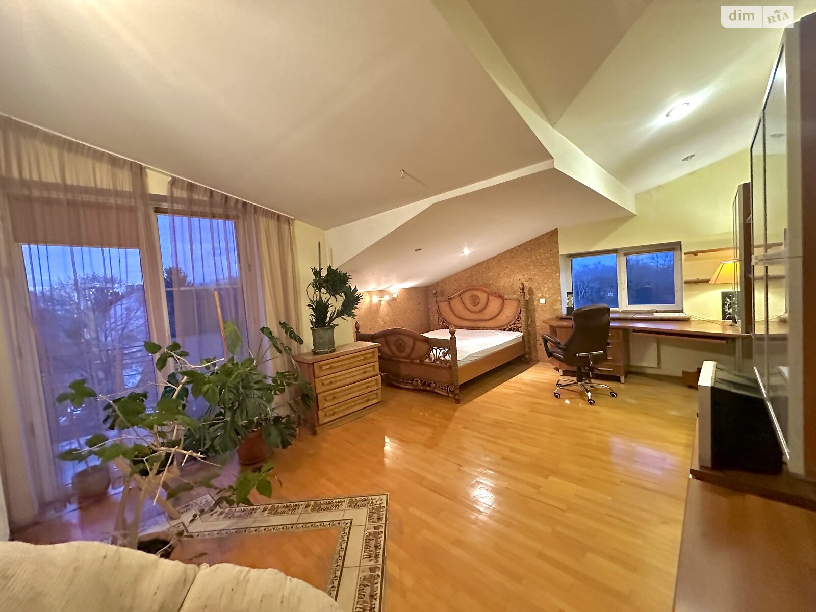 трехкомнатная квартира в Львове, район Франковский, на ул. Рудницкого Академика 21 в аренду на долгий срок помесячно фото 1