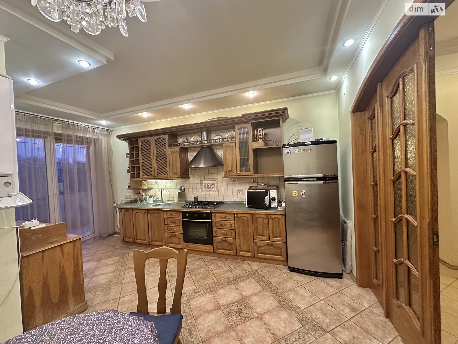 трехкомнатная квартира в Львове, район Франковский, на ул. Рудницкого Академика 21 в аренду на долгий срок помесячно фото 1