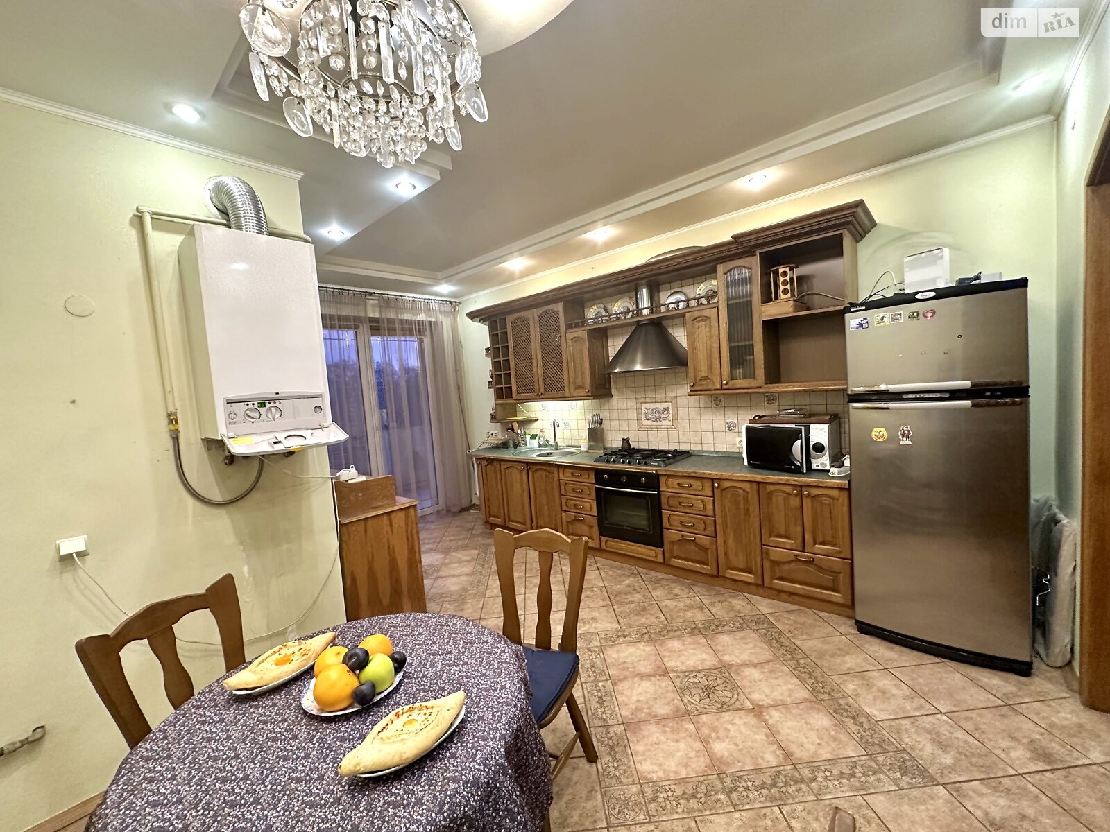 трехкомнатная квартира в Львове, район Франковский, на ул. Рудницкого Академика 21 в аренду на долгий срок помесячно фото 1