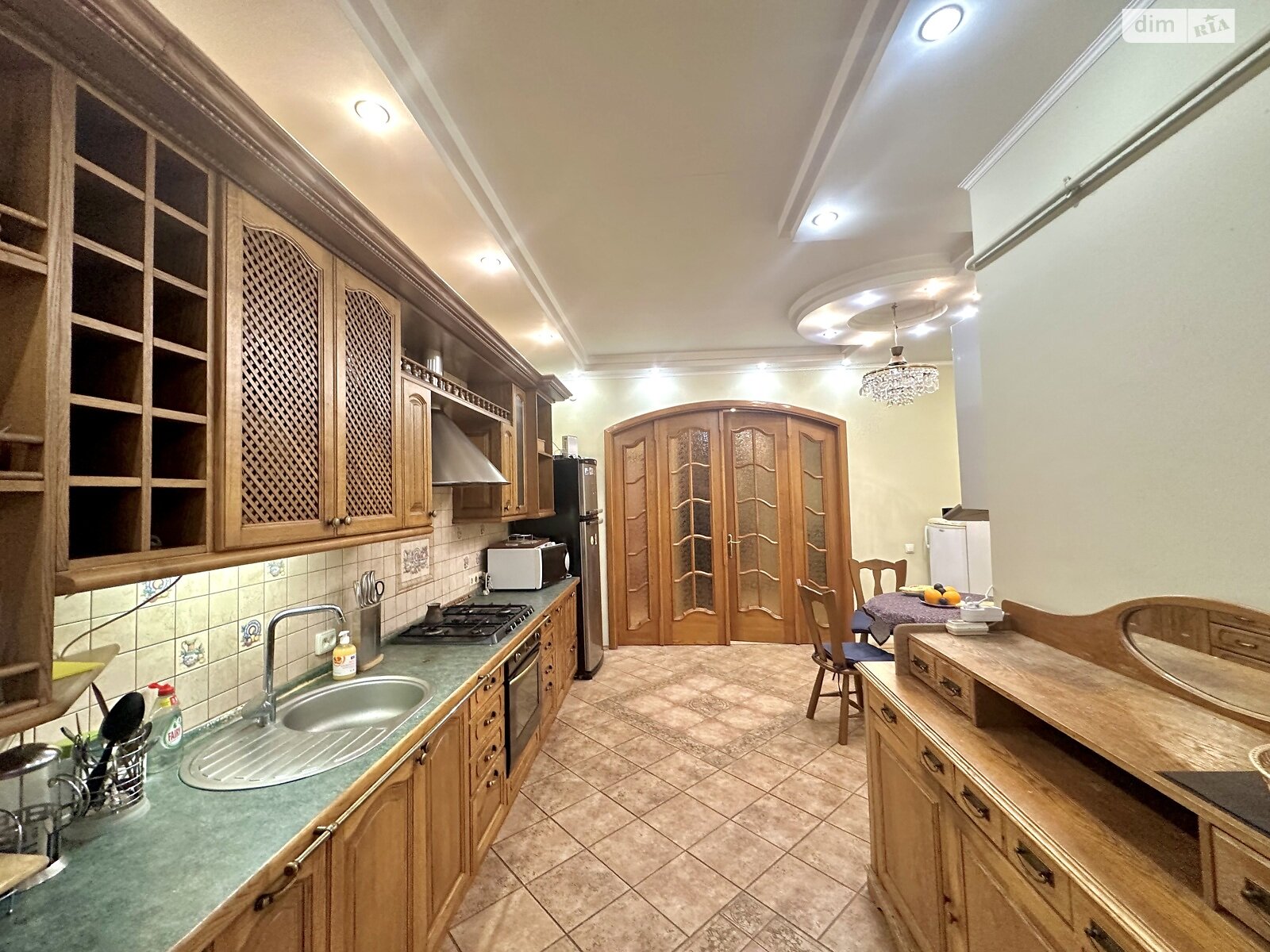 трехкомнатная квартира в Львове, район Франковский, на ул. Рудницкого Академика 21 в аренду на долгий срок помесячно фото 1