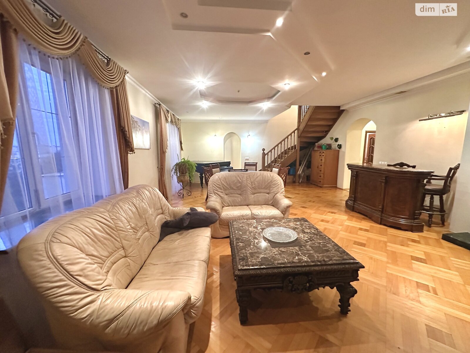 трехкомнатная квартира в Львове, район Франковский, на ул. Рудницкого Академика 21 в аренду на долгий срок помесячно фото 1