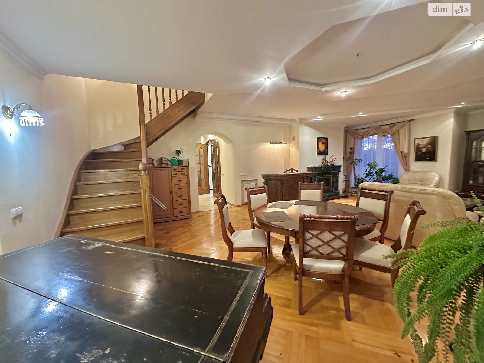 трехкомнатная квартира в Львове, район Франковский, на ул. Рудницкого Академика 21 в аренду на долгий срок помесячно фото 1