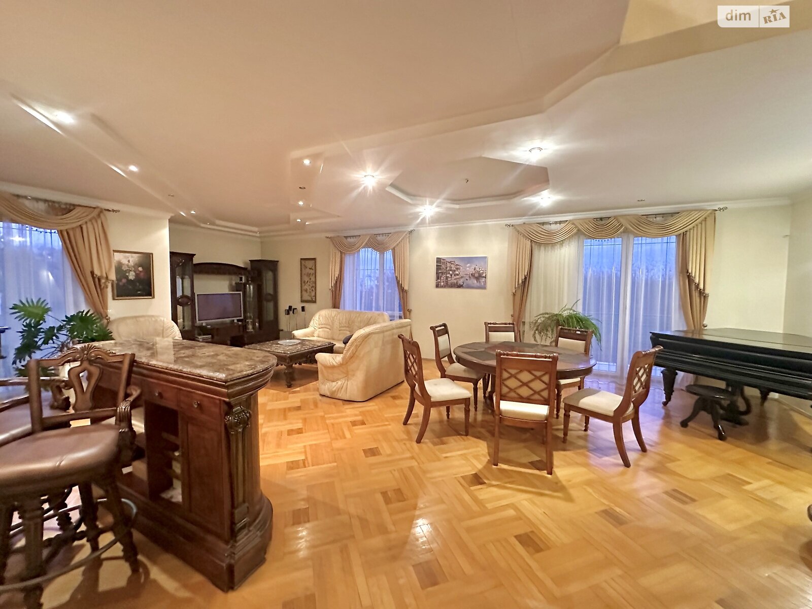 трехкомнатная квартира в Львове, район Франковский, на ул. Рудницкого Академика 21 в аренду на долгий срок помесячно фото 1