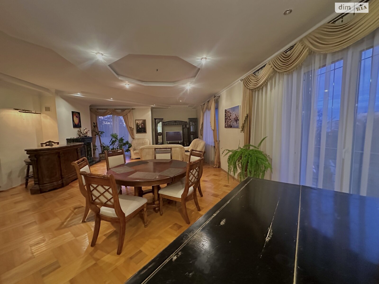 трехкомнатная квартира в Львове, район Франковский, на ул. Рудницкого Академика 21 в аренду на долгий срок помесячно фото 1