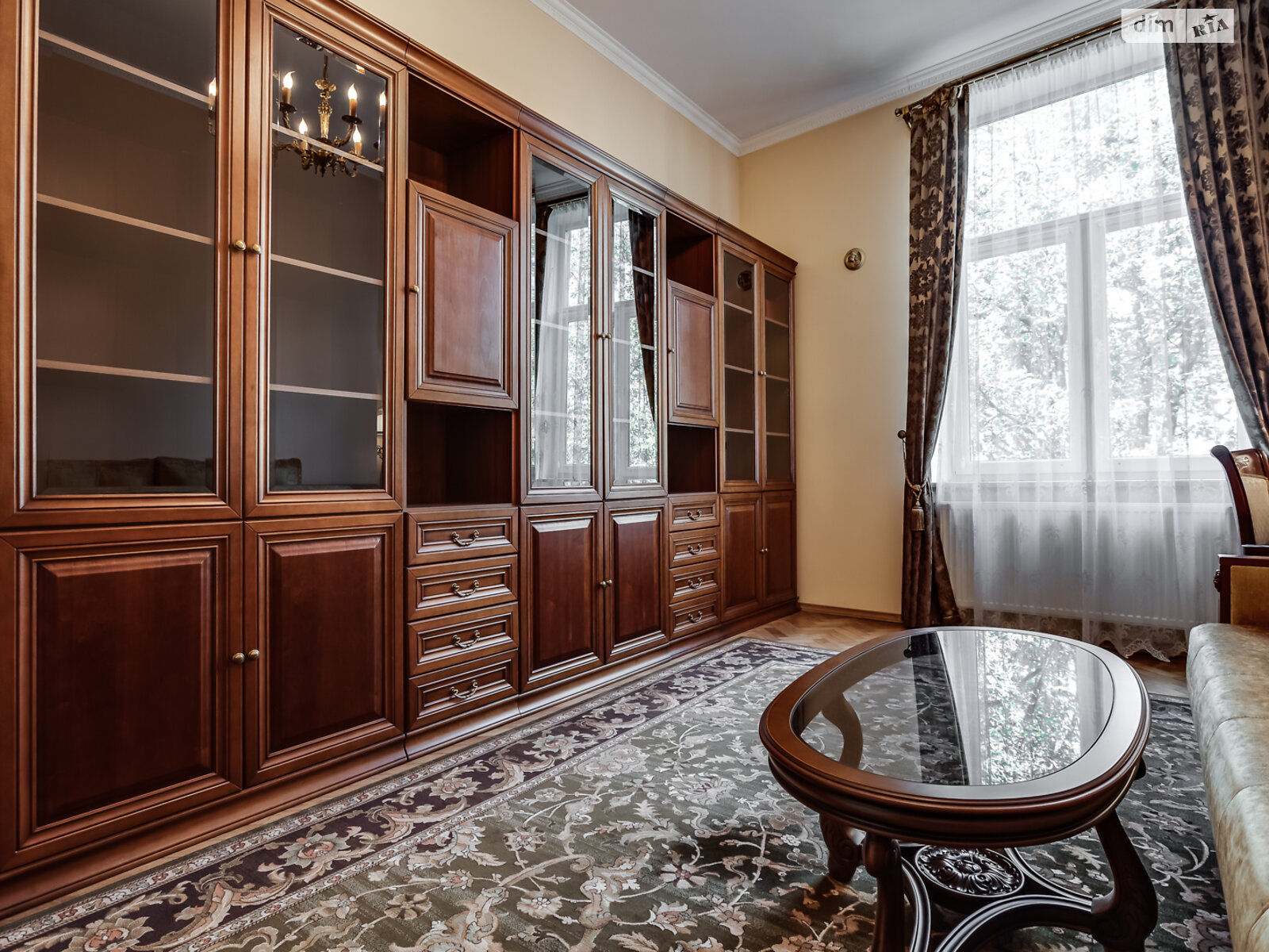 трехкомнатная квартира в Львове, район Франковский, на ул. Коновальца Евгения 37 в аренду на долгий срок помесячно фото 1 трехкомнатная квартира в Львове, район Франковский, на ул. Коновальца Евгения 37 в аренду на долгий срок помесячно фото 1