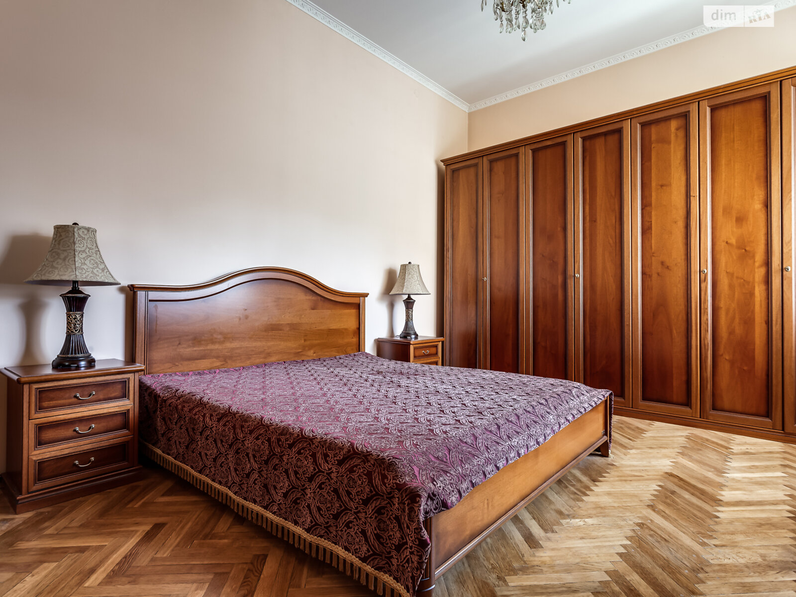 трехкомнатная квартира в Львове, район Франковский, на ул. Коновальца Евгения 37 в аренду на долгий срок помесячно фото 1 трехкомнатная квартира в Львове, район Франковский, на ул. Коновальца Евгения 37 в аренду на долгий срок помесячно фото 1