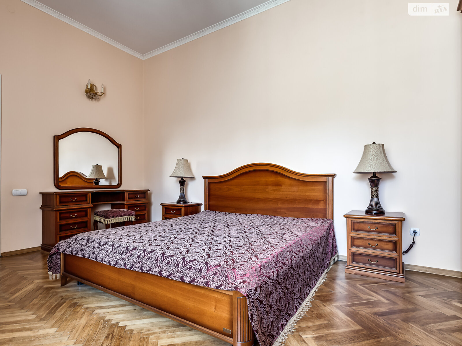 трехкомнатная квартира в Львове, район Франковский, на ул. Коновальца Евгения 37 в аренду на долгий срок помесячно фото 1 трехкомнатная квартира в Львове, район Франковский, на ул. Коновальца Евгения 37 в аренду на долгий срок помесячно фото 1