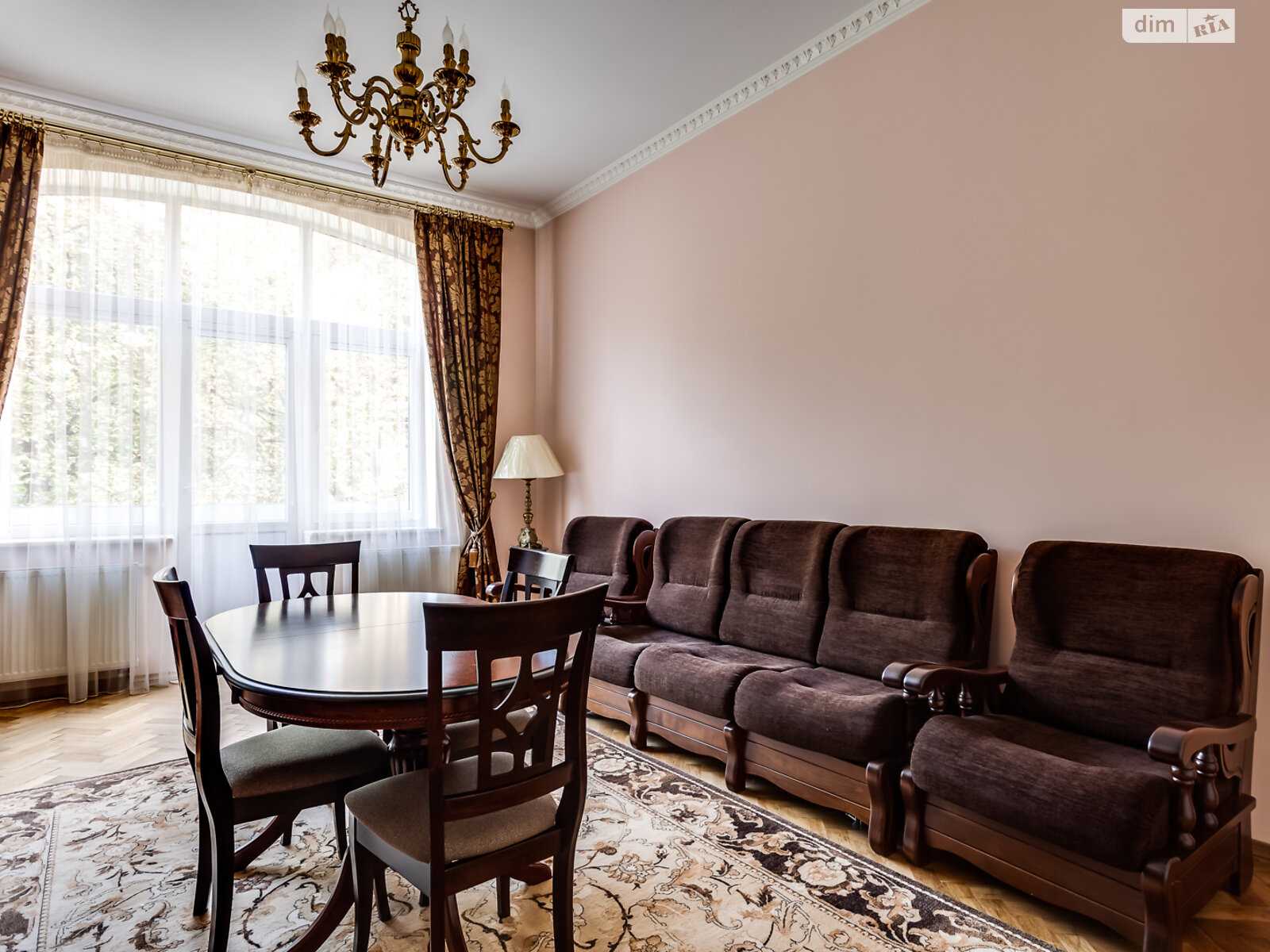 трехкомнатная квартира в Львове, район Франковский, на ул. Коновальца Евгения 37 в аренду на долгий срок помесячно фото 1 трехкомнатная квартира в Львове, район Франковский, на ул. Коновальца Евгения 37 в аренду на долгий срок помесячно фото 1