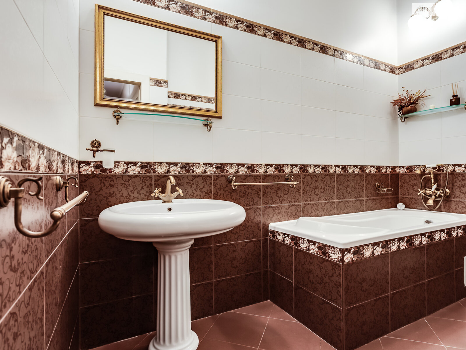 трехкомнатная квартира в Львове, район Франковский, на ул. Коновальца Евгения 37 в аренду на долгий срок помесячно фото 1 трехкомнатная квартира в Львове, район Франковский, на ул. Коновальца Евгения 37 в аренду на долгий срок помесячно фото 1