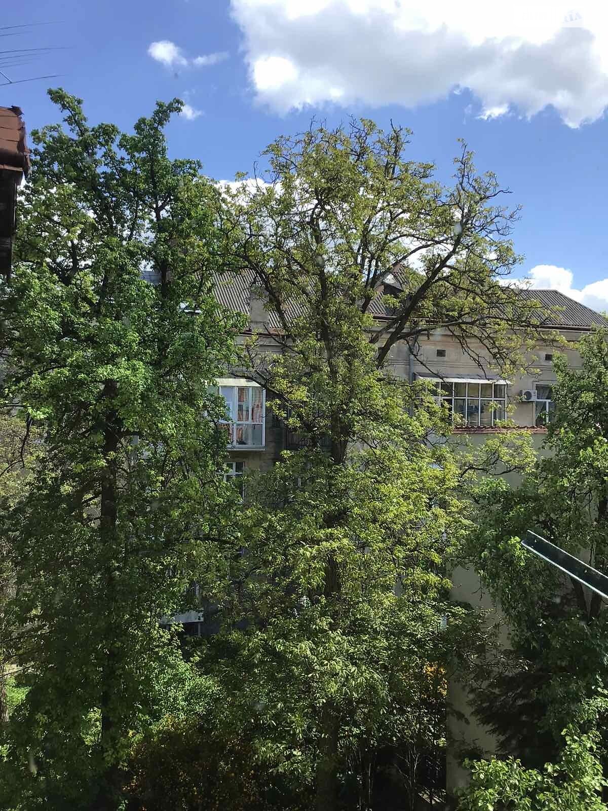 трехкомнатная квартира в Львове, район Франковский, на ул. Коновальца Евгения 37 в аренду на долгий срок помесячно фото 1 трехкомнатная квартира в Львове, район Франковский, на ул. Коновальца Евгения 37 в аренду на долгий срок помесячно фото 1