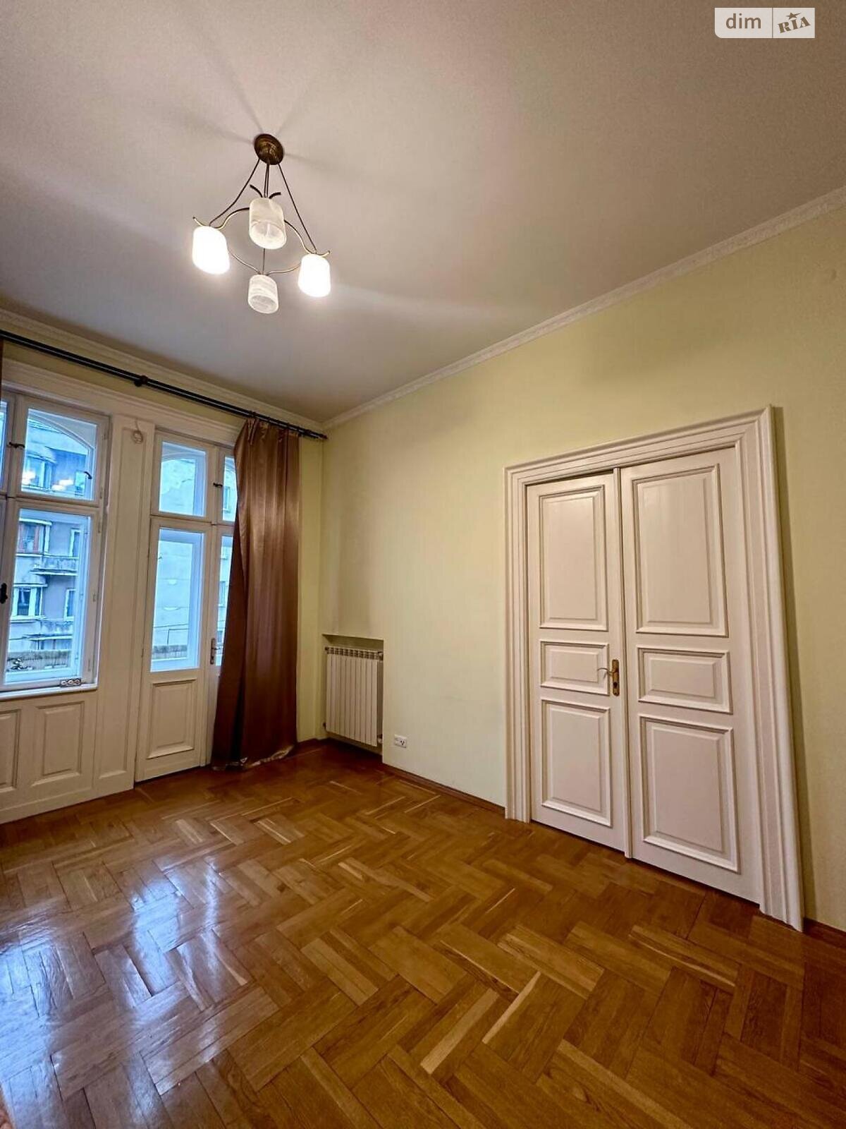 трехкомнатная квартира в Львове, район Галицкий, на ул. Героев Майдана в аренду на долгий срок помесячно фото 1
