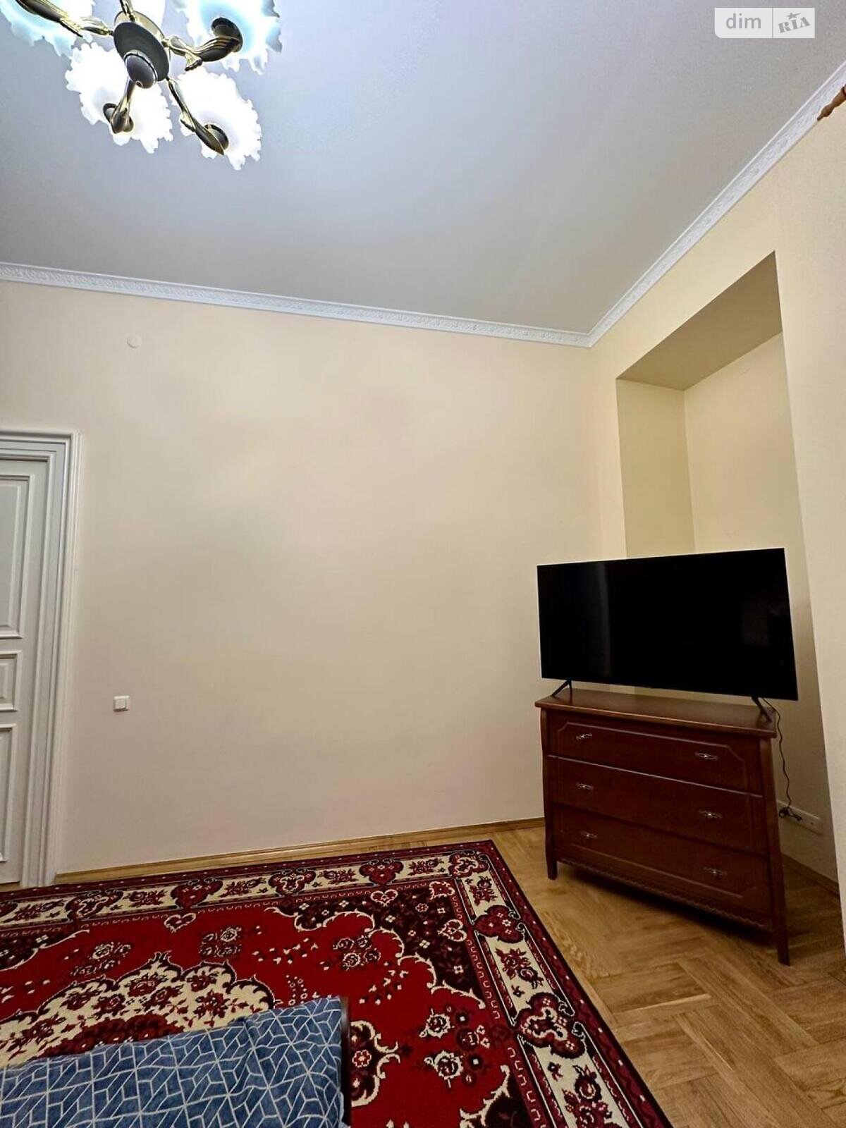 трехкомнатная квартира в Львове, район Галицкий, на ул. Героев Майдана в аренду на долгий срок помесячно фото 1