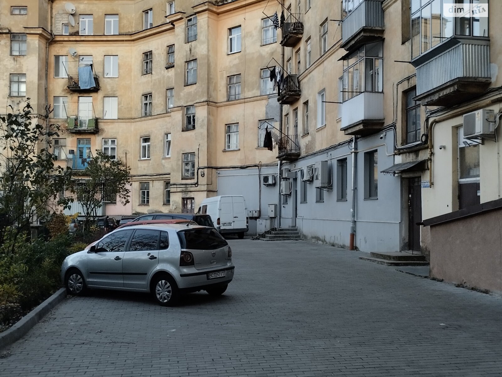 двокімнатна квартира в Львові, район Галицький, на вул. Героїв УПА 76 в довготривалу оренду помісячно фото 1