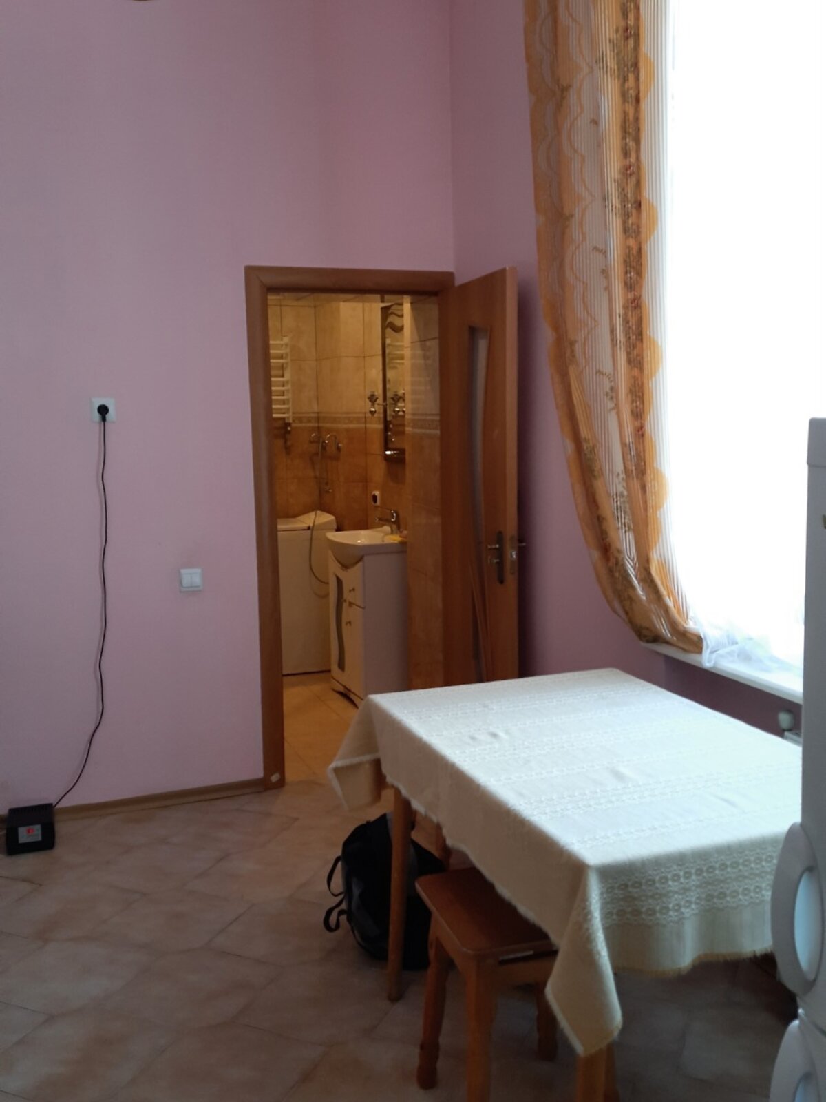 трехкомнатная квартира в Львове, район Галицкий, на ул. Гуцульская 7 в аренду на долгий срок помесячно фото 1 трехкомнатная квартира в Львове, район Галицкий, на ул. Гуцульская 7 в аренду на долгий срок помесячно фото 1