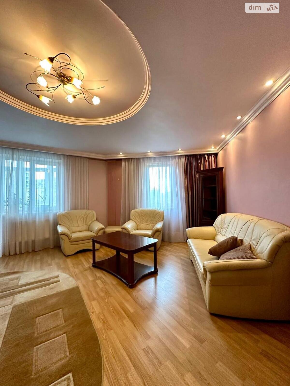 трехкомнатная квартира в Львове, район Галицкий, на ул. Плетенецкого 1 в аренду на долгий срок помесячно фото 1