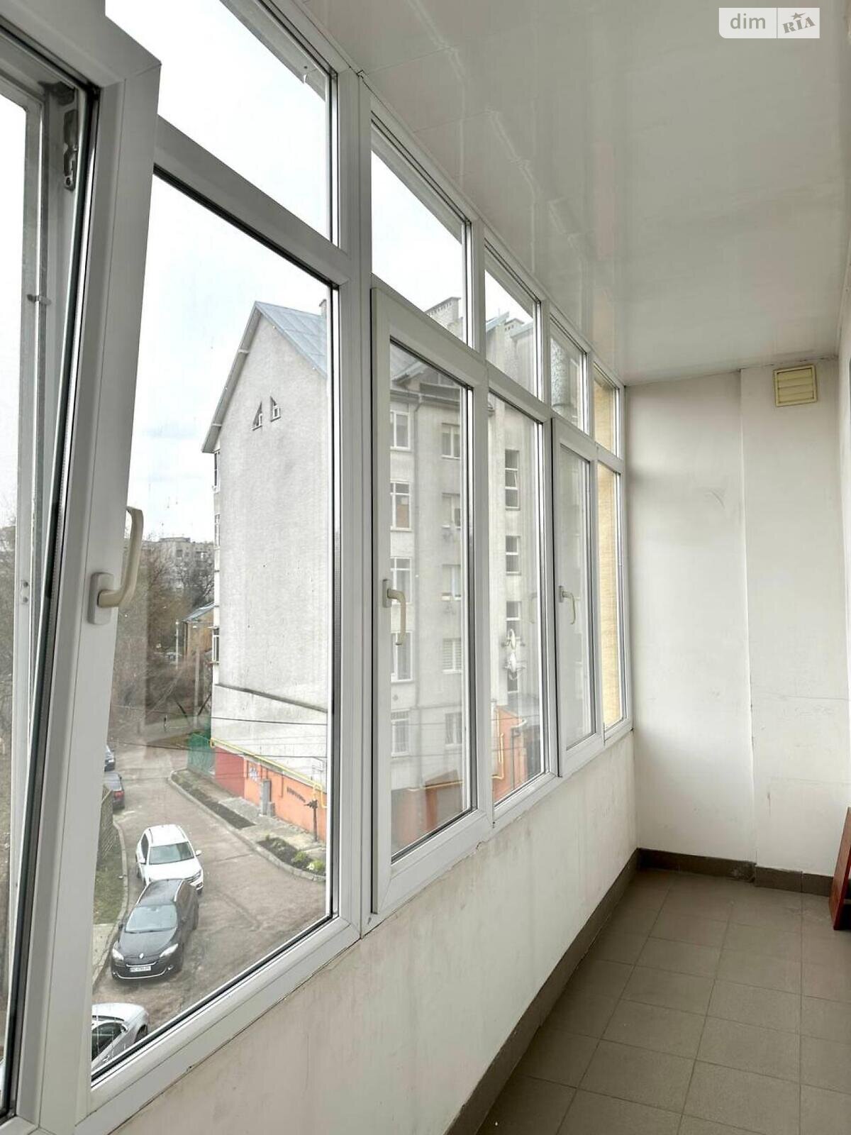 трехкомнатная квартира в Львове, район Галицкий, на ул. Плетенецкого 1 в аренду на долгий срок помесячно фото 1