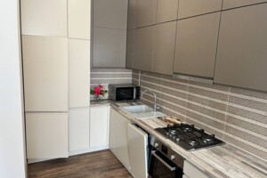 трикімнатна квартира в Львові, район Галицький, на вул. Під Дубом 26 в довготривалу оренду помісячно фото 2