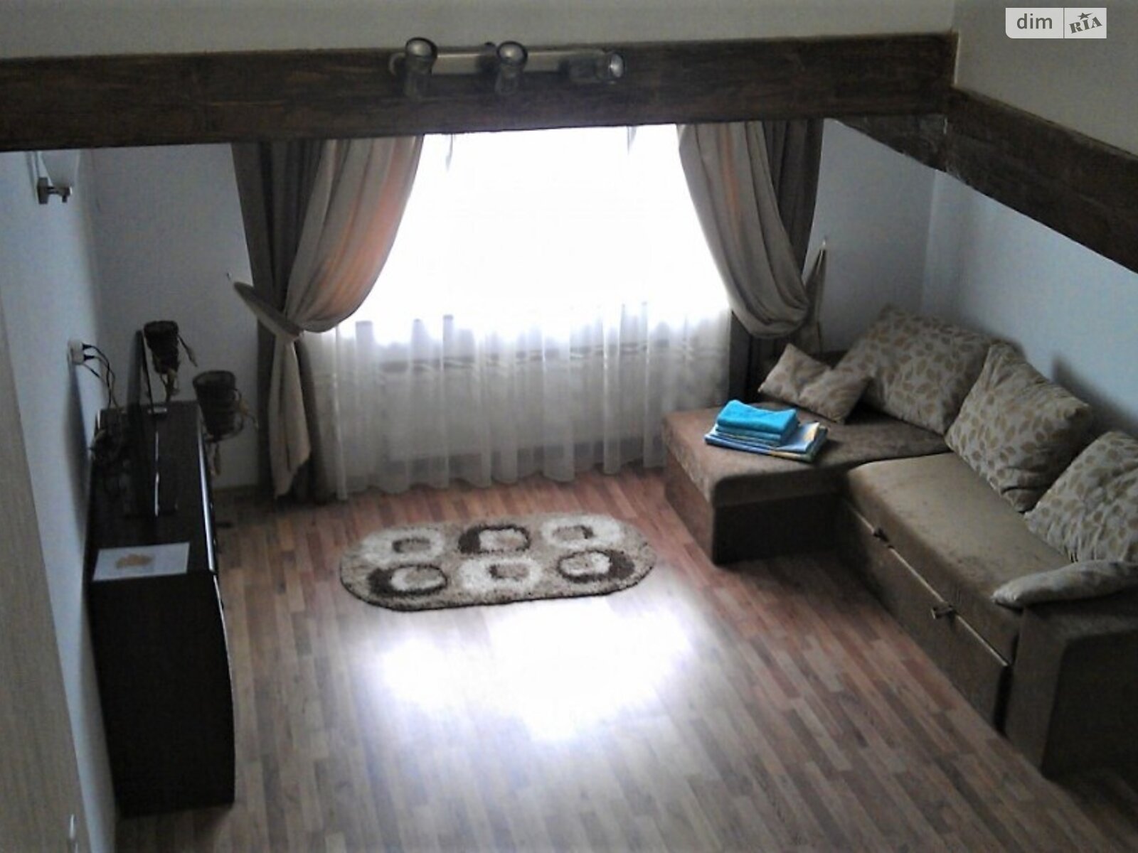 трехкомнатная квартира с мебелью в Львове, район Галицкий, на пл. Рынок в аренду на долгий срок помесячно фото 1