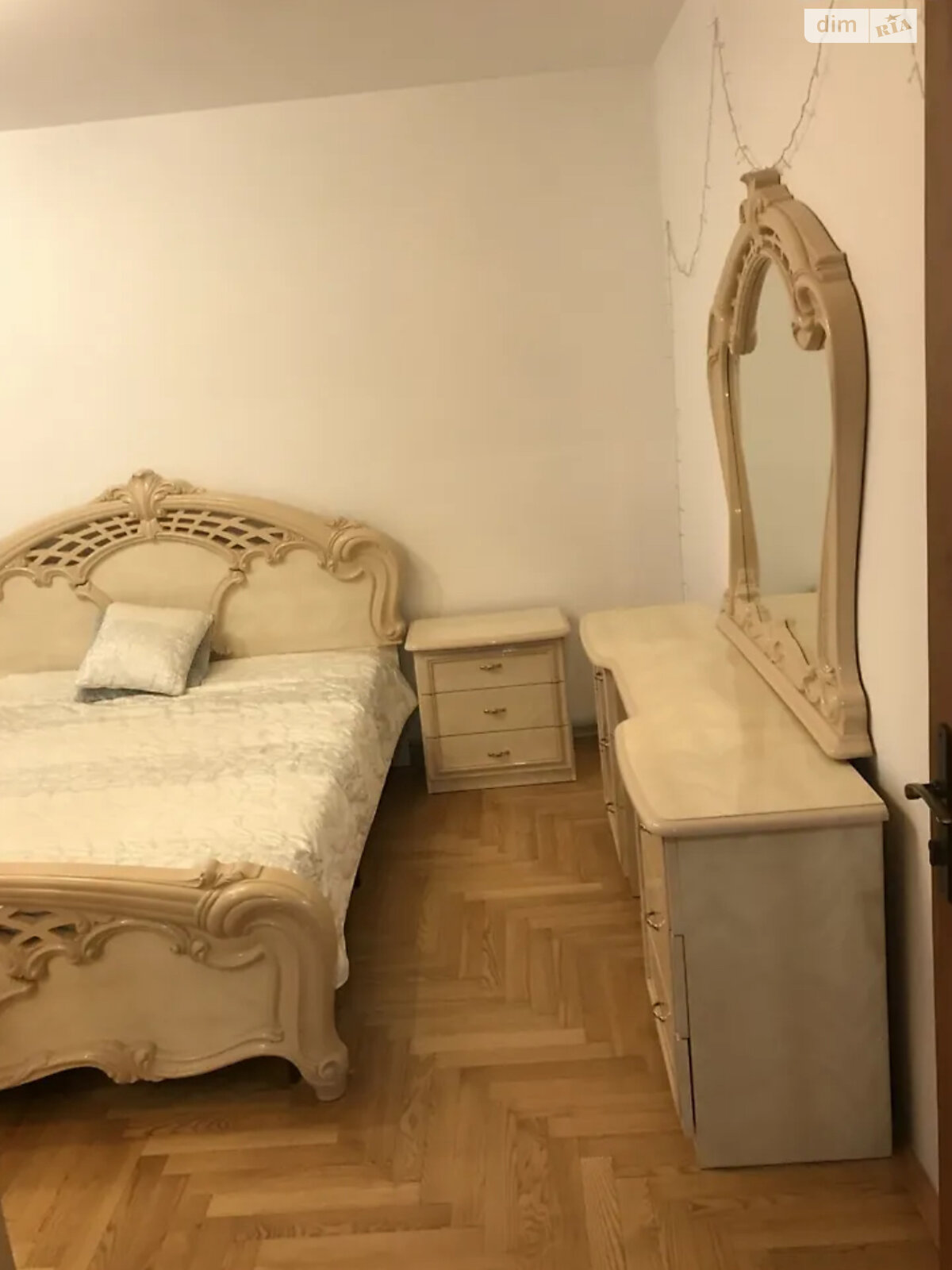 трехкомнатная квартира в Львове, район Голоско, на ул. Под Голоском 19 в аренду на долгий срок помесячно фото 1 трехкомнатная квартира в Львове, район Голоско, на ул. Под Голоском 19 в аренду на долгий срок помесячно фото 1