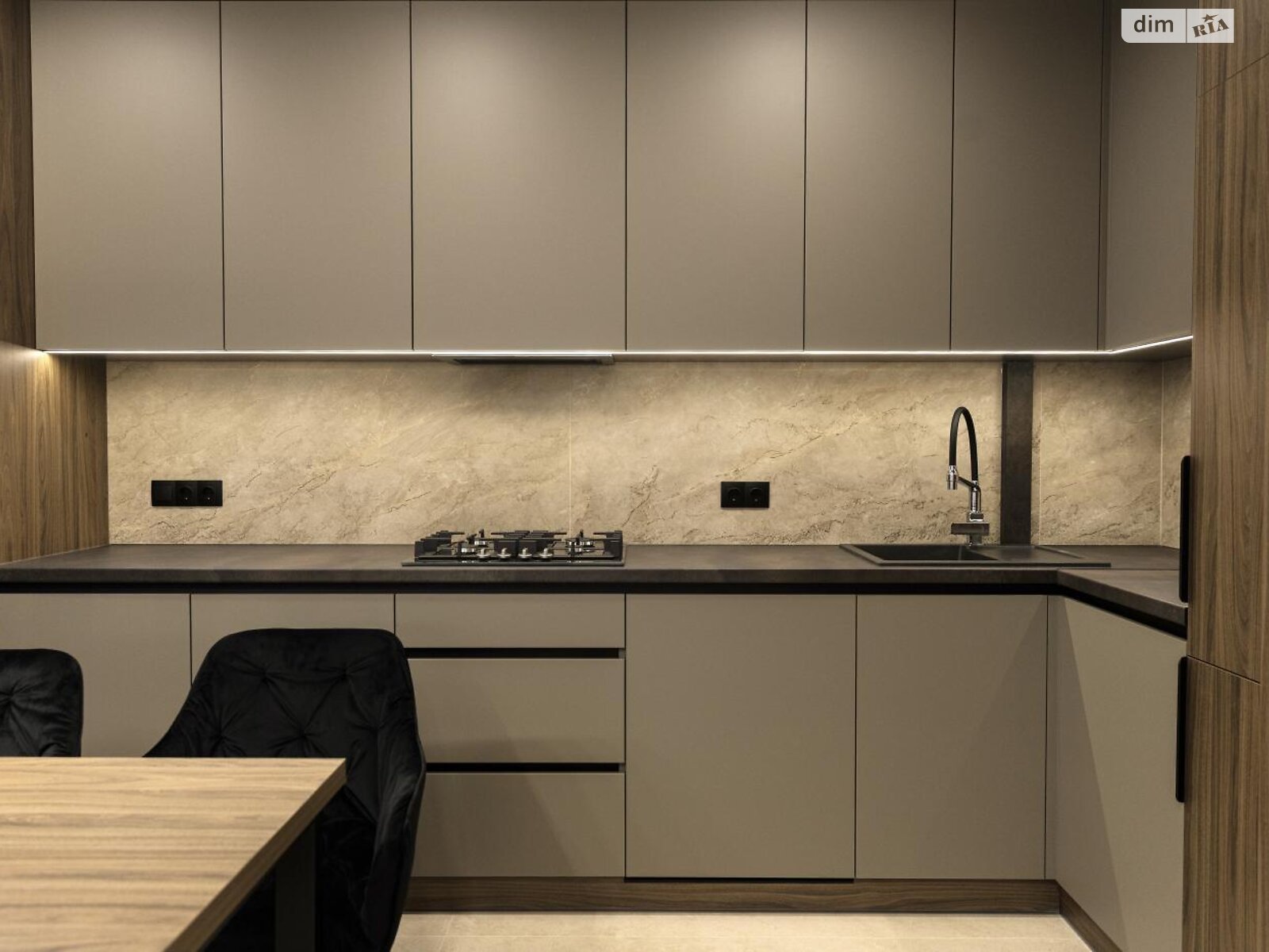 трехкомнатная квартира в Львове, район Голоско, на ул. Топольная 4 в аренду на долгий срок помесячно фото 1