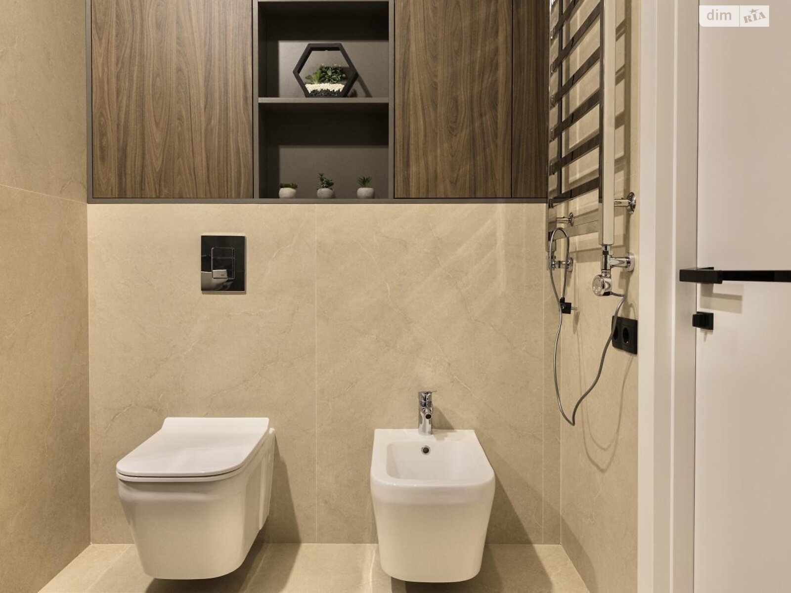 трехкомнатная квартира в Львове, район Голоско, на ул. Топольная 4 в аренду на долгий срок помесячно фото 1