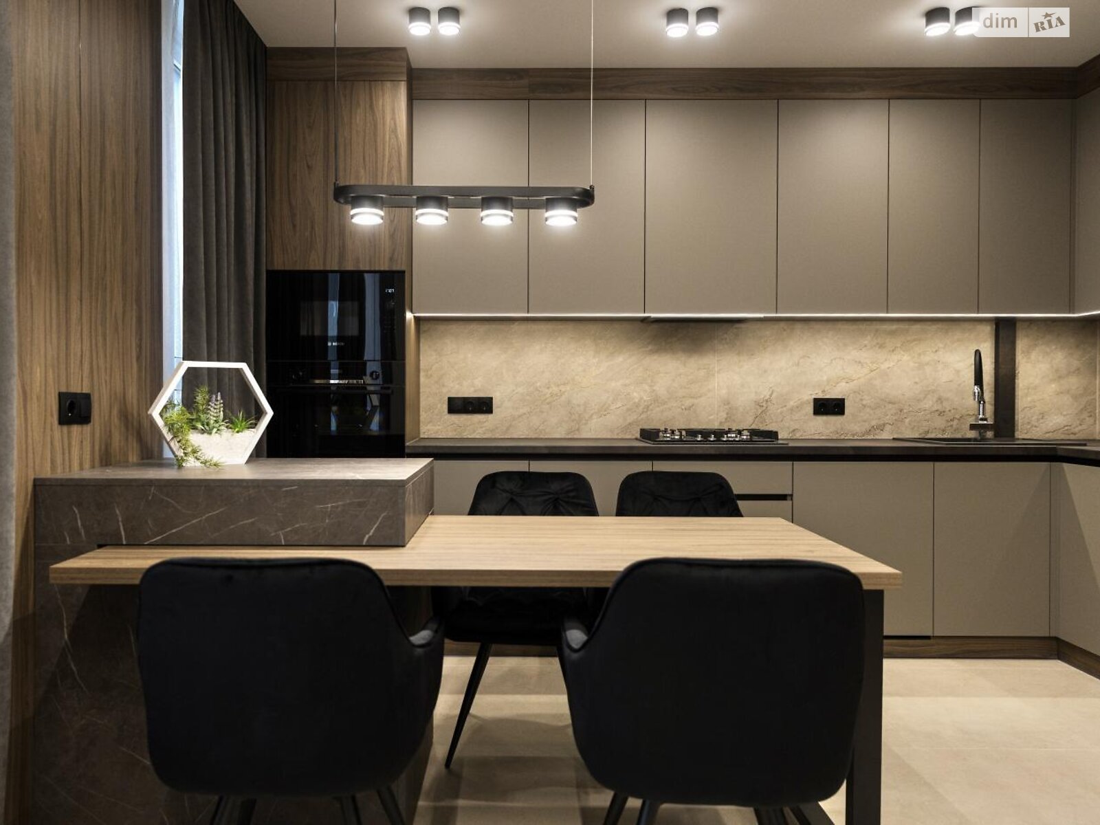 трехкомнатная квартира в Львове, район Голоско, на ул. Топольная 4 в аренду на долгий срок помесячно фото 1