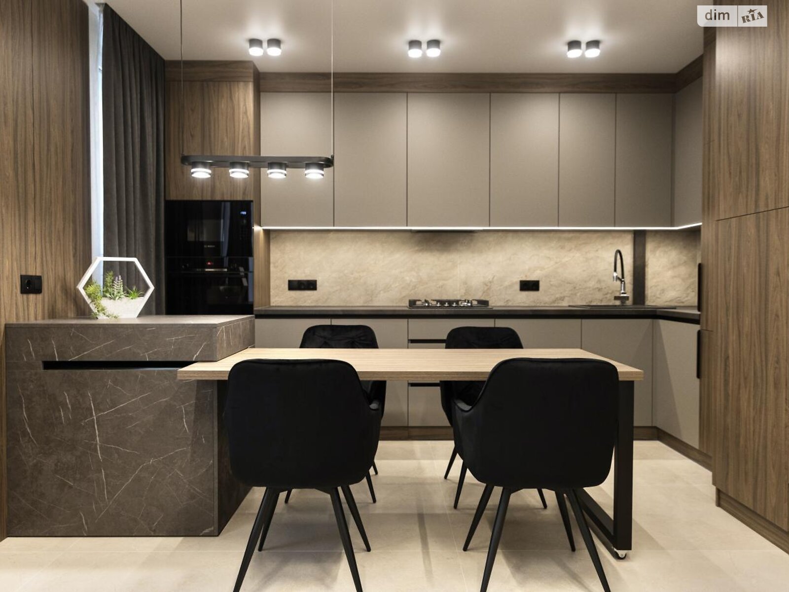 трехкомнатная квартира в Львове, район Голоско, на ул. Топольная 4 в аренду на долгий срок помесячно фото 1