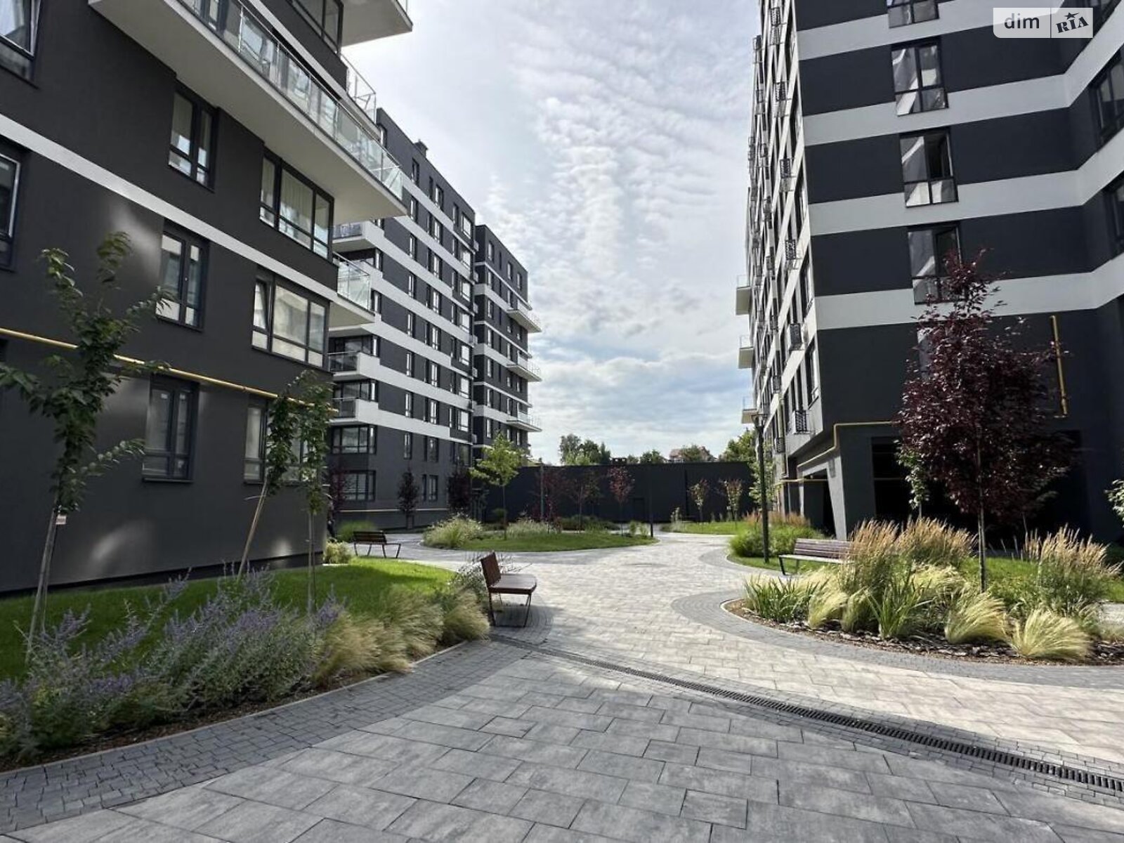 трехкомнатная квартира в Львове, район Голоско, на ул. Топольная 4 в аренду на долгий срок помесячно фото 1