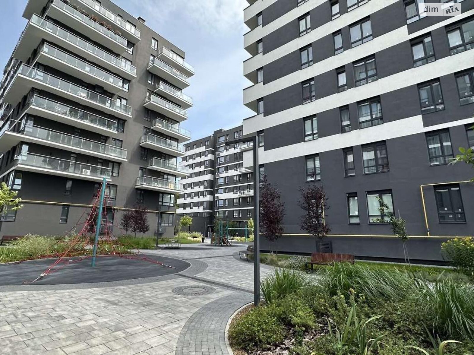 трехкомнатная квартира в Львове, район Голоско, на ул. Топольная 4 в аренду на долгий срок помесячно фото 1