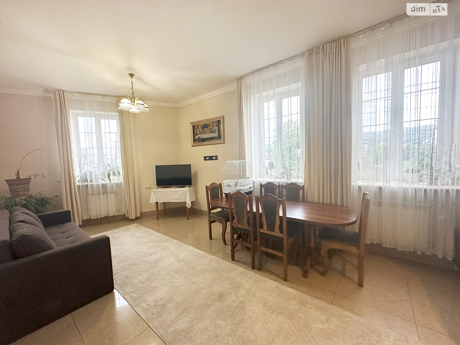 трехкомнатная квартира в Львове, район Кайзервальд, на ул. Метлинского в аренду на долгий срок помесячно фото 1 трехкомнатная квартира в Львове, район Кайзервальд, на ул. Метлинского в аренду на долгий срок помесячно фото 1