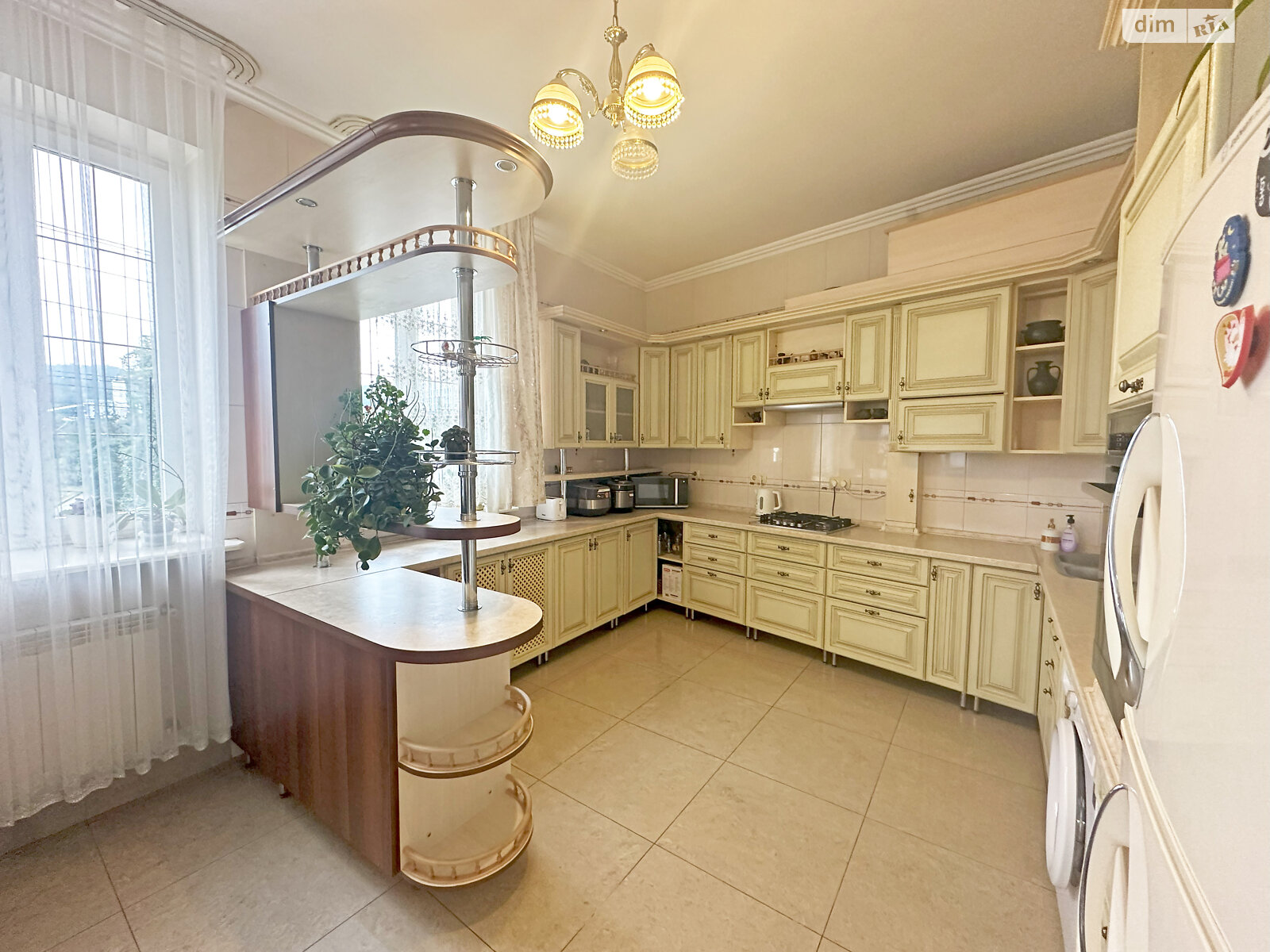 трехкомнатная квартира в Львове, район Кайзервальд, на ул. Метлинского в аренду на долгий срок помесячно фото 1 трехкомнатная квартира в Львове, район Кайзервальд, на ул. Метлинского в аренду на долгий срок помесячно фото 1