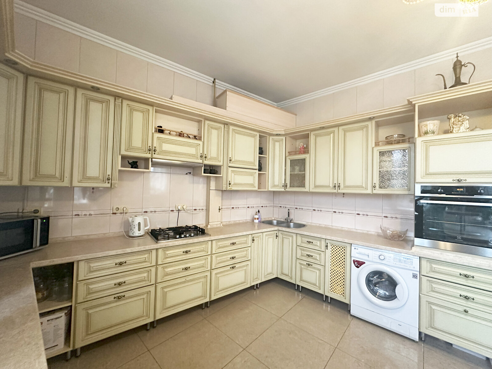 трехкомнатная квартира в Львове, район Кайзервальд, на ул. Метлинского в аренду на долгий срок помесячно фото 1 трехкомнатная квартира в Львове, район Кайзервальд, на ул. Метлинского в аренду на долгий срок помесячно фото 1