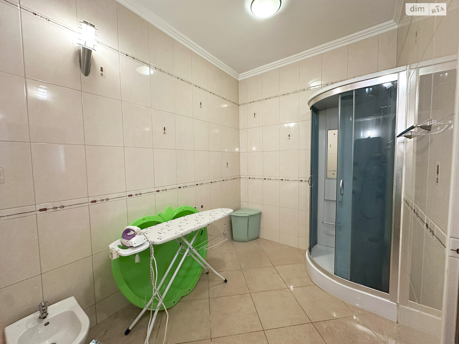 трехкомнатная квартира в Львове, район Кайзервальд, на ул. Метлинского в аренду на долгий срок помесячно фото 1 трехкомнатная квартира в Львове, район Кайзервальд, на ул. Метлинского в аренду на долгий срок помесячно фото 1