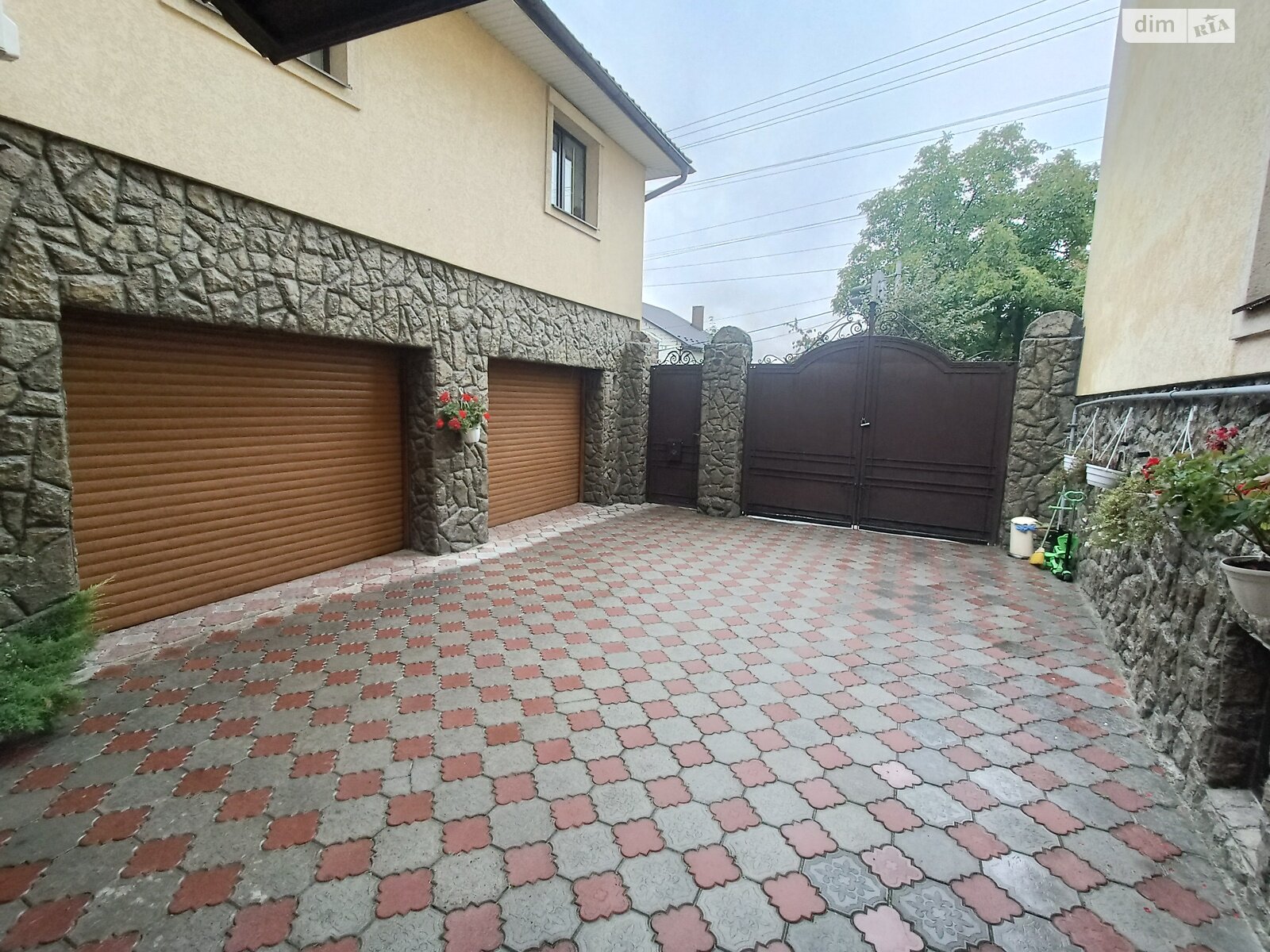 трехкомнатная квартира в Львове, район Кайзервальд, на ул. Метлинского в аренду на долгий срок помесячно фото 1 трехкомнатная квартира в Львове, район Кайзервальд, на ул. Метлинского в аренду на долгий срок помесячно фото 1