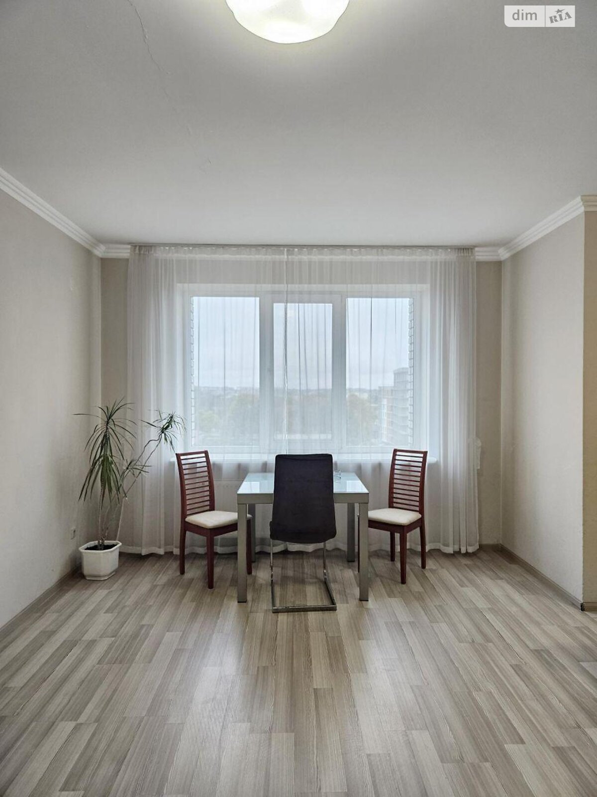 трехкомнатная квартира в Львове, район Кайзервальд, на ул. Васильченко 14 в аренду на долгий срок помесячно фото 1