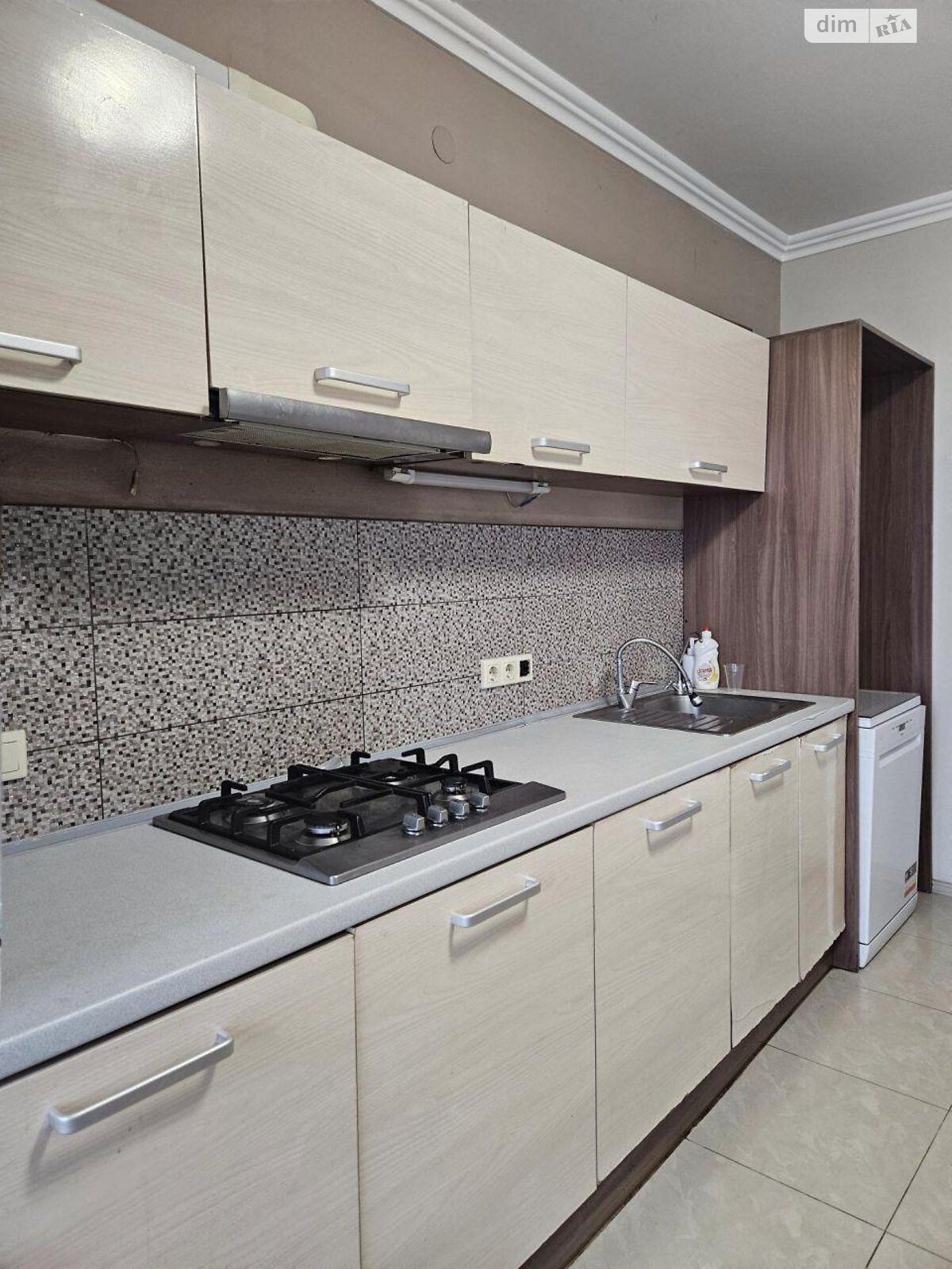 трехкомнатная квартира в Львове, район Кайзервальд, на ул. Васильченко 14 в аренду на долгий срок помесячно фото 1